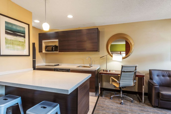 Imagen de la habitación del Hotel Super 8 By Wyndham Copley Akron. Foto 8