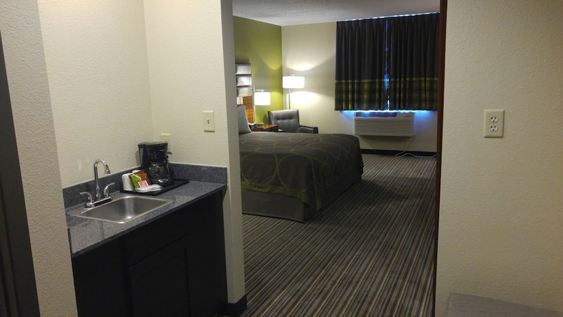 Imagen de la habitación del Hotel Super 8 By Wyndham Copley Akron. Foto 12