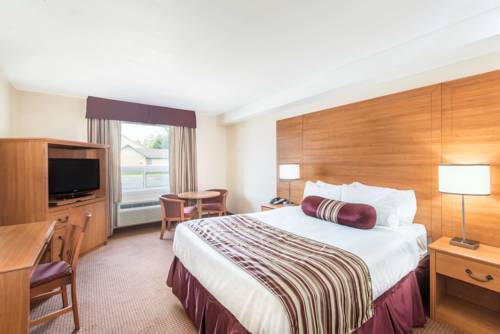 Imagen de la habitación del Hotel Super 8 By Wyndham Cornwall On. Foto 1