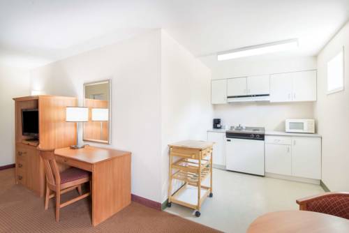Imagen de la habitación del Hotel Super 8 By Wyndham Cornwall On. Foto 4