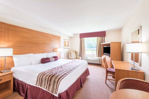 Imagen de la habitación del Hotel Super 8 By Wyndham Cornwall On. Foto 5