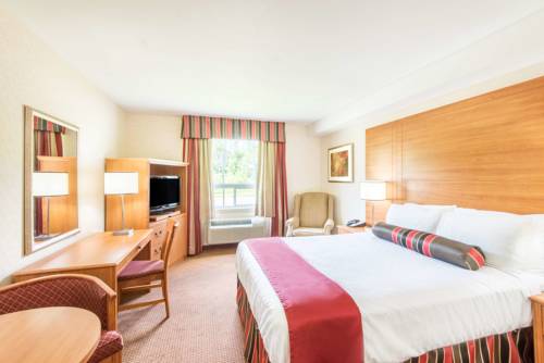 Imagen de la habitación del Hotel Super 8 By Wyndham Cornwall On. Foto 6
