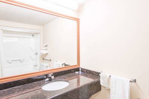 Imagen de la habitación del Hotel Super 8 By Wyndham Cornwall On. Foto 15