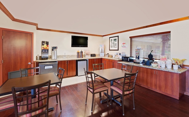 Imagen del bar/restaurante del Hotel Super 8 By Wyndham Corpus Christi Northwest. Foto 3