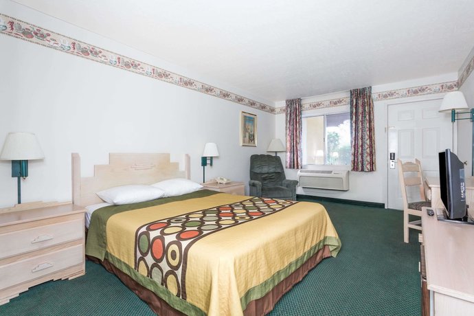 Imagen de la habitación del Hotel Super 8 By Wyndham Cottonwood. Foto 2