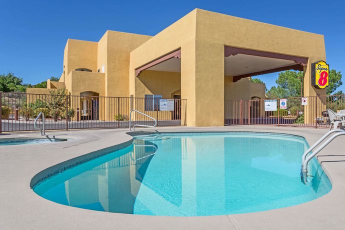 Imagen de la piscina del Hotel Super 8 By Wyndham Cottonwood. Foto 15