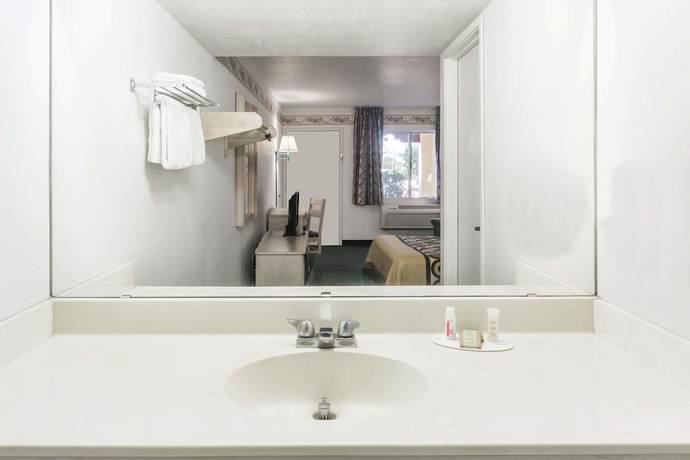 Imagen de la habitación del Hotel Super 8 By Wyndham Cottonwood. Foto 8
