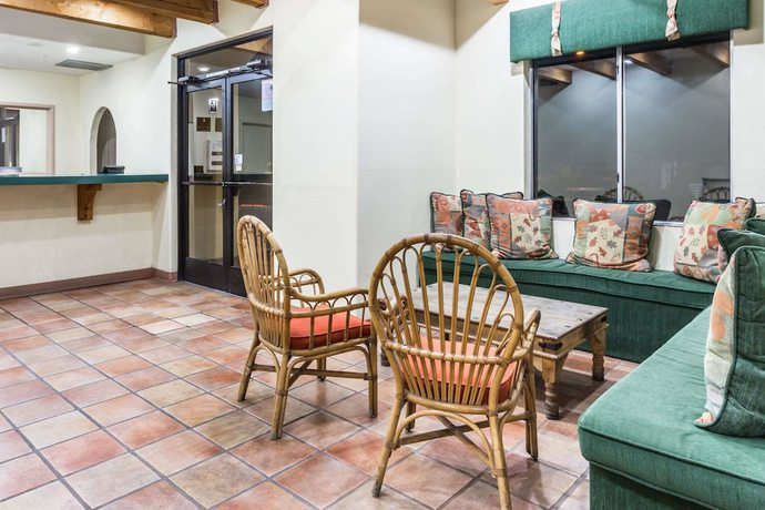 Imagen de los interiores del Hotel Super 8 By Wyndham Cottonwood. Foto 14