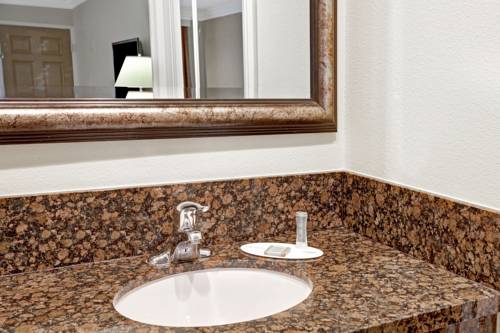 Imagen de la habitación del Hotel Super 8 By Wyndham Cypress Buena Park Area. Foto 8