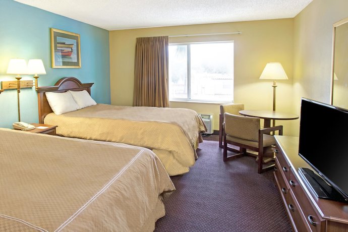 Imagen de la habitación del Hotel Super 8 By Wyndham Dania/fort Lauderdale Arpt. Foto 2