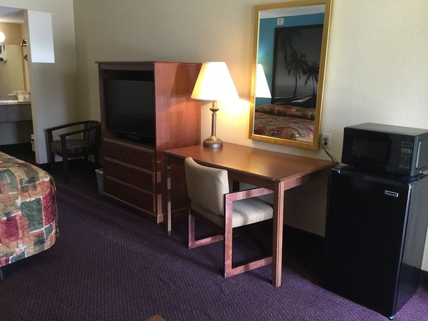 Imagen de la habitación del Hotel Super 8 By Wyndham Dania/fort Lauderdale Arpt. Foto 8