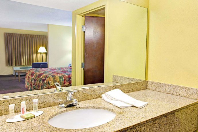 Imagen de la habitación del Hotel Super 8 By Wyndham Dania/fort Lauderdale Arpt. Foto 11