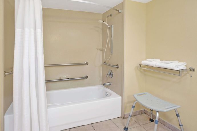 Imagen de la habitación del Hotel Super 8 By Wyndham Dania/fort Lauderdale Arpt. Foto 16