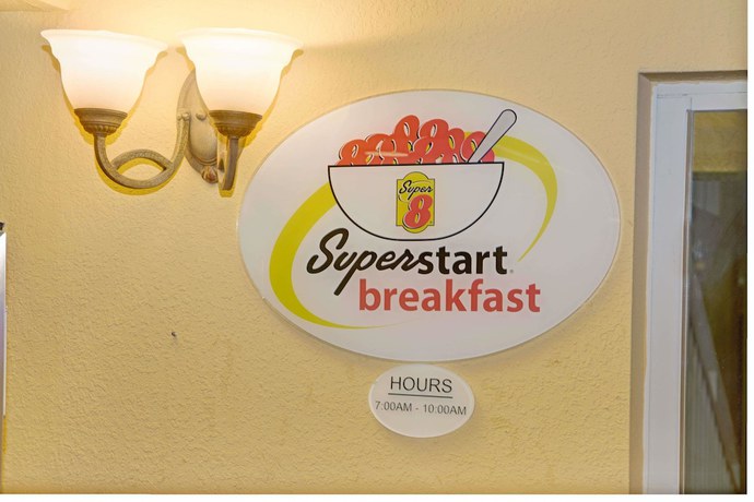 Imagen de los interiores del Hotel Super 8 By Wyndham Dania/fort Lauderdale Arpt. Foto 18