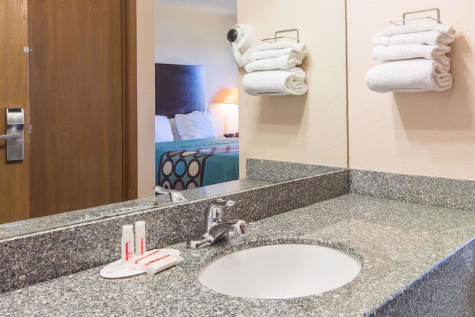 Imagen de la habitación del Hotel Super 8 By Wyndham Danville. Foto 6