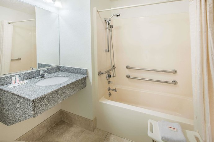 Imagen de la habitación del Hotel Super 8 By Wyndham Danville. Foto 9