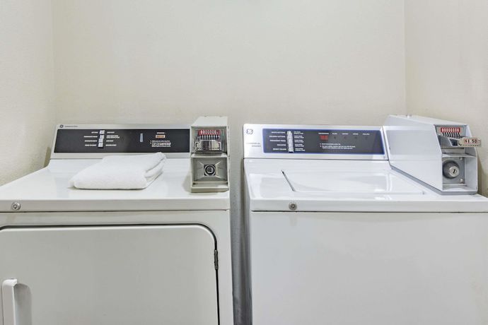 Imagen de los interiores del Hotel Super 8 By Wyndham Danville. Foto 13