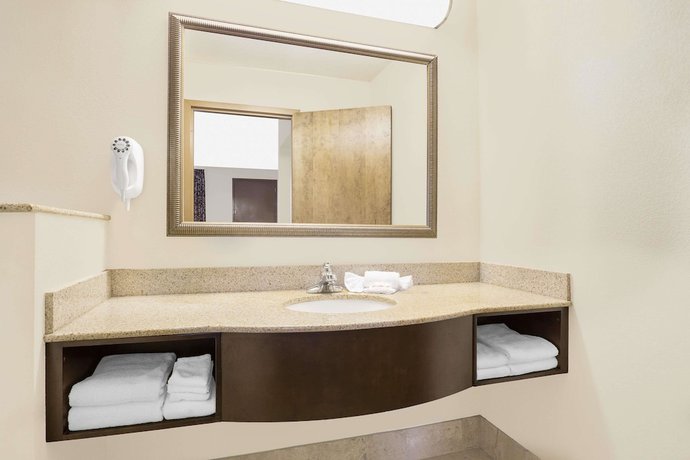 Imagen de la habitación del Hotel Super 8 By Wyndham Danville PA. Foto 10