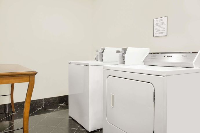 Imagen de los interiores del Hotel Super 8 By Wyndham Danville PA. Foto 16