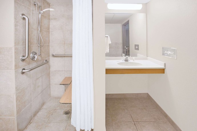 Imagen de la habitación del Hotel Super 8 By Wyndham Davenport. Foto 10