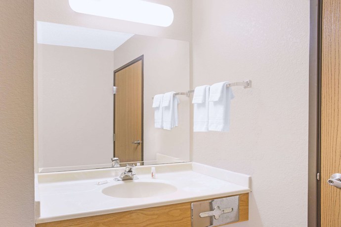 Imagen de la habitación del Hotel Super 8 By Wyndham Davenport. Foto 11