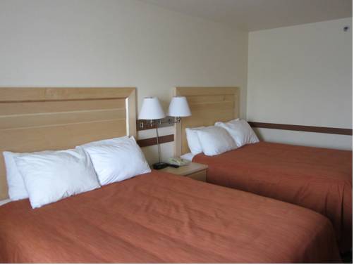 Imagen de la habitación del Hotel Super 8 By Wyndham Dawson Creek. Foto 7