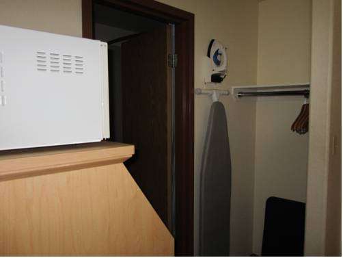 Imagen de la habitación del Hotel Super 8 By Wyndham Dawson Creek. Foto 13
