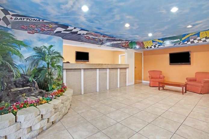 Imagen de los interiores del Hotel Super 8 By Wyndham Daytona Beach. Foto 11