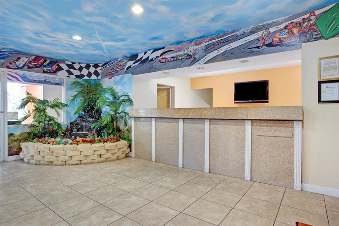 Imagen de los interiores del Hotel Super 8 By Wyndham Daytona Beach. Foto 12