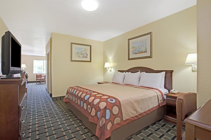 Imagen de la habitación del Hotel Super 8 By Wyndham Daytona Beach. Foto 10