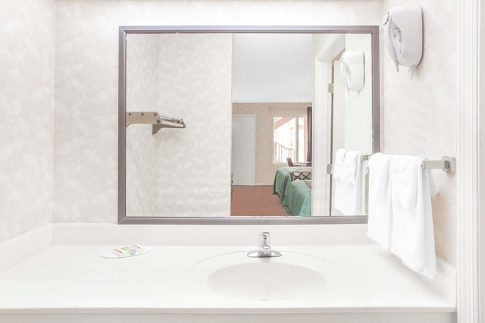 Imagen de la habitación del Hotel Super 8 By Wyndham Decatur Priceville. Foto 6