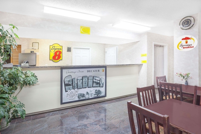 Imagen de los interiores del Hotel Super 8 By Wyndham Decatur Priceville. Foto 17