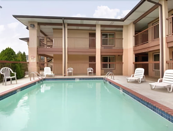 Imagen de la piscina del Hotel Super 8 By Wyndham Decatur Priceville. Foto 18