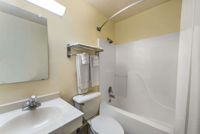 Imagen de la habitación del Hotel Super 8 By Wyndham Denton. Foto 8