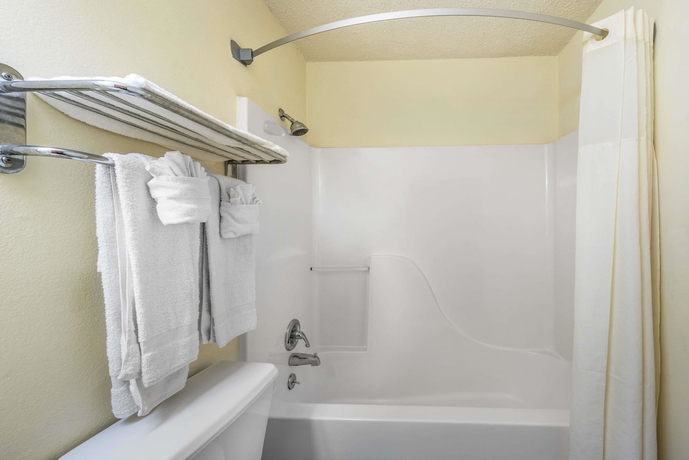 Imagen de la habitación del Hotel Super 8 By Wyndham Denton. Foto 9