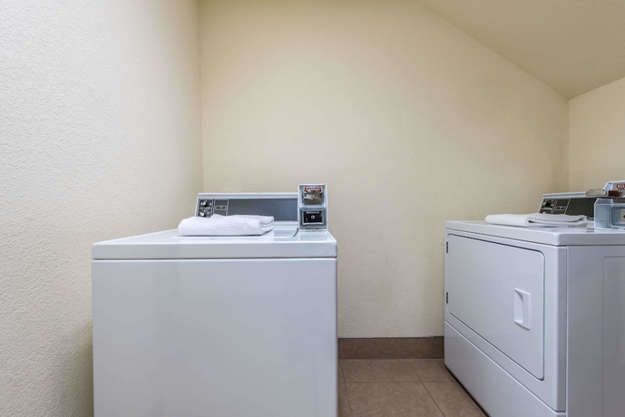 Imagen de los interiores del Hotel Super 8 By Wyndham Denton. Foto 15