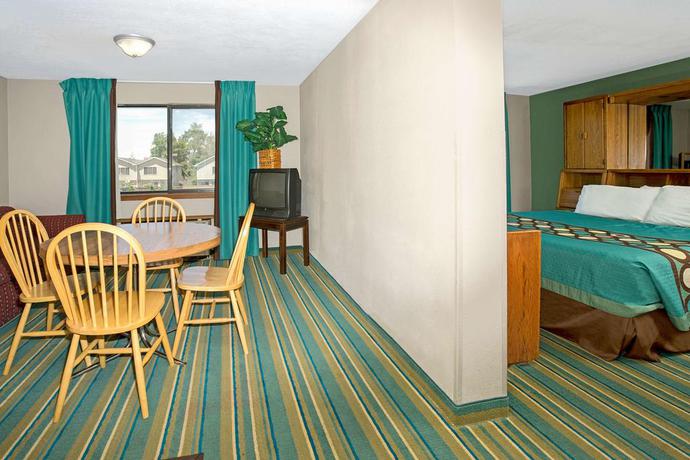 Imagen de la habitación del Hotel Super 8 By Wyndham Denver Stapleton. Foto 2