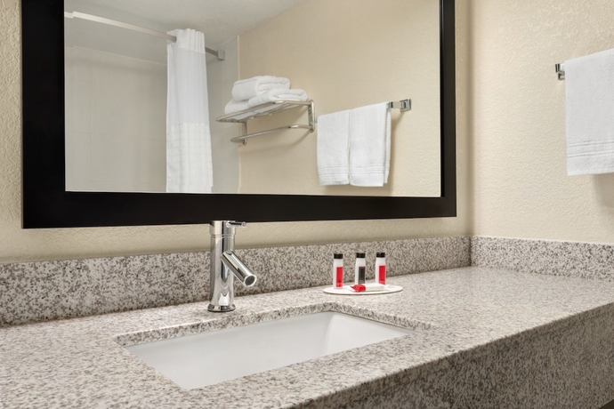 Imagen de la habitación del Hotel Super 8 By Wyndham Des Moines. Foto 7