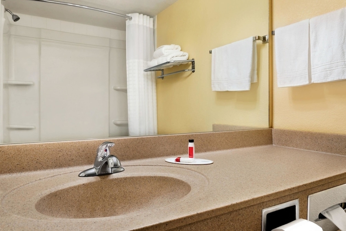 Imagen de la habitación del Hotel Super 8 By Wyndham Des Moines. Foto 11