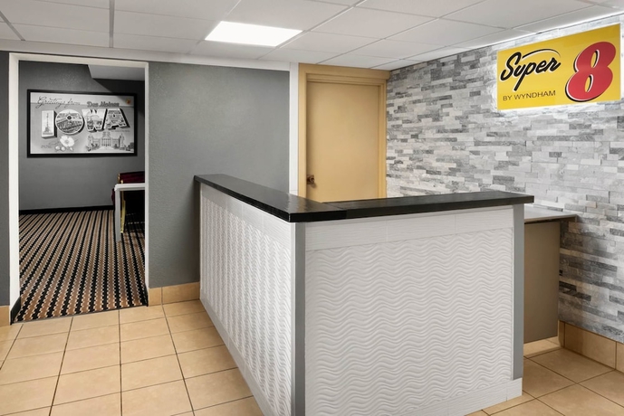 Imagen de los interiores del Hotel Super 8 By Wyndham Des Moines. Foto 14