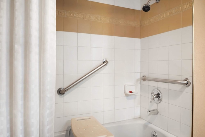 Imagen de la habitación del Hotel Super 8 By Wyndham Des Moines. Foto 12
