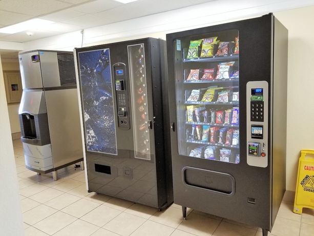 Imagen de los interiores del Hotel Super 8 By Wyndham Des Moines. Foto 17
