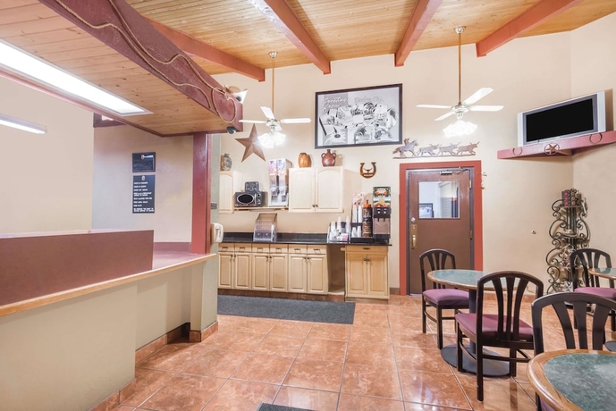 Imagen de los interiores del Hotel Super 8 By Wyndham Dodge City. Foto 14