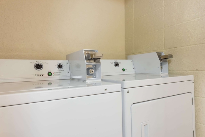 Imagen de los interiores del Hotel Super 8 By Wyndham Dodge City. Foto 15