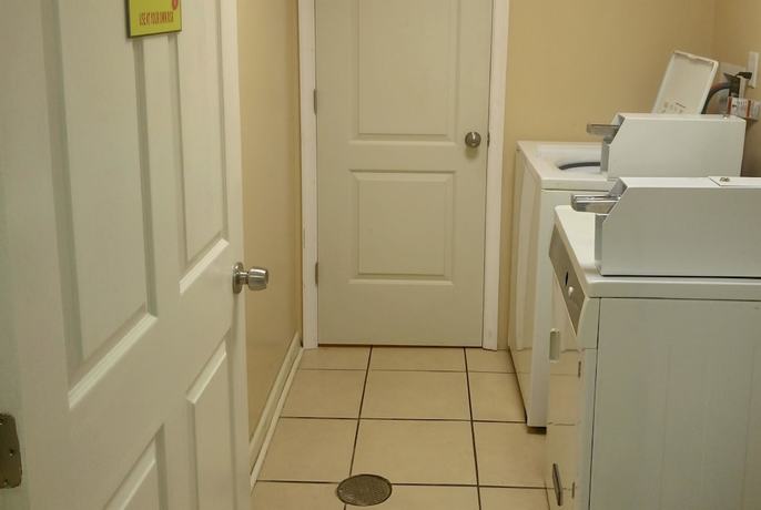 Imagen de los interiores del Hotel Super 8 By Wyndham Dover. Foto 11