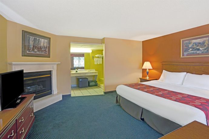 Imagen de la habitación del Hotel Super 8 By Wyndham Downtown Gatlinburg At Convention Center. Foto 6