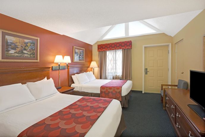 Imagen de la habitación del Hotel Super 8 By Wyndham Downtown Gatlinburg At Convention Center. Foto 9