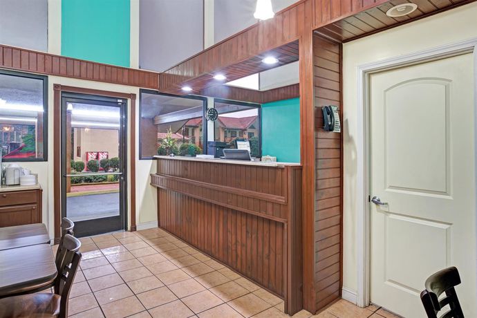 Imagen de los interiores del Hotel Super 8 By Wyndham Downtown Gatlinburg At Convention Center. Foto 15