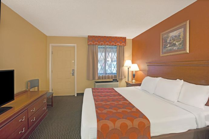 Imagen de la habitación del Hotel Super 8 By Wyndham Downtown Gatlinburg At Convention Center. Foto 13