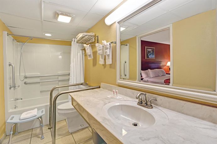 Imagen de la habitación del Hotel Super 8 By Wyndham Downtown Gatlinburg At Convention Center. Foto 14